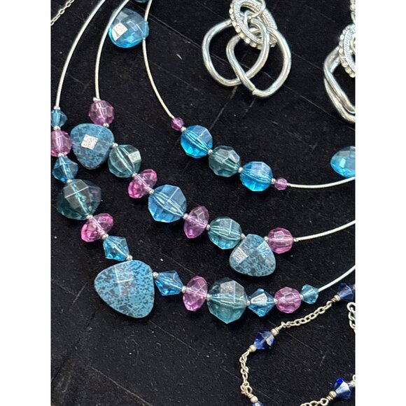 Multi-Layered Beaded Jewelry Set With Necklaces (napier too) Earrings & Turquois - Picture 3 of 16